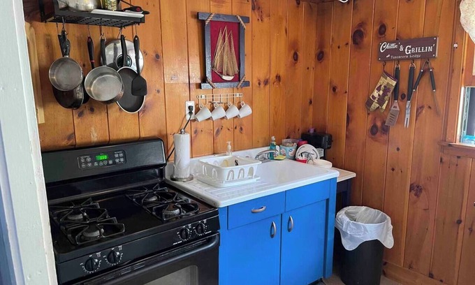 Beach Lake Casa | Rustic Cabin #7 on Private Lake