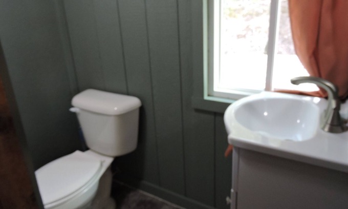 Malaga Cabina | Rustic Cabin at Sparkman Lake