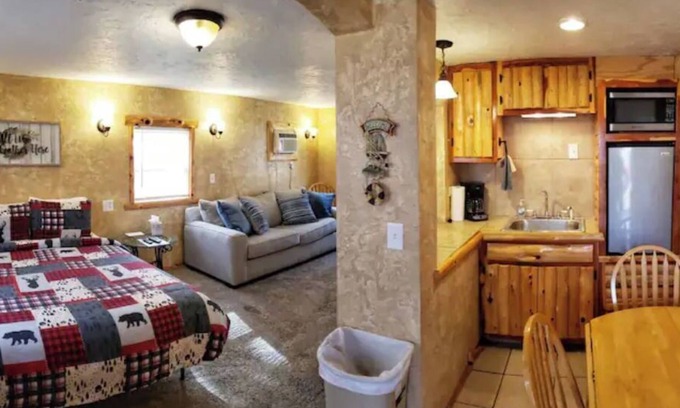 Rockaway Beach Cabina | Rustic Cabin at the Lake - Campfire - Near Marina