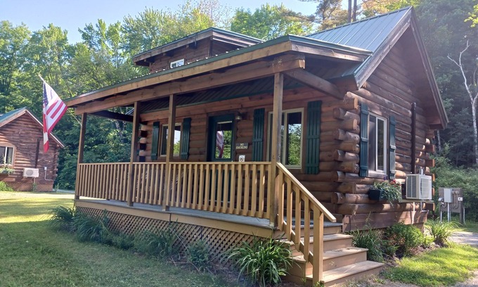 North Haverhill Cabina | Rustic Cabin Available in North Haverhill NH