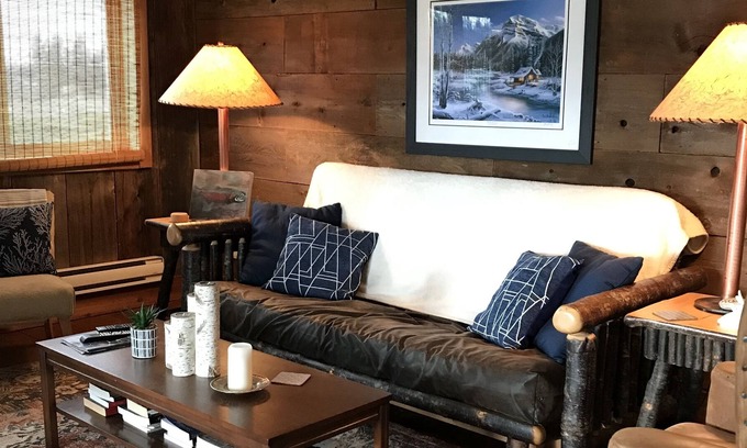 Alberni-Clayoquot Cabina | Rustic Cabin