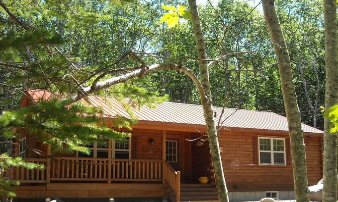 Bar Harbor Cabina | Nueva cabaña rústica a minutos del centro de Bar Harbor y el Parque Nacional Acadia