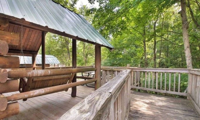 Bloomington Cabina | Rustic Cabin in Bloomington with Views