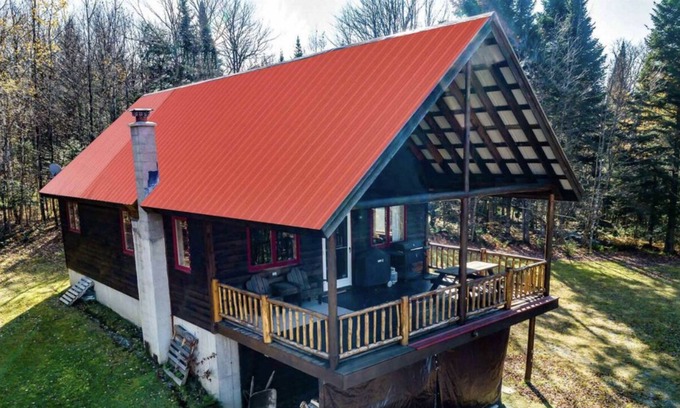 Pittsburg Cabina | Rustic cabin in Pittsburg NH with direct trail access & plenty of parking!!