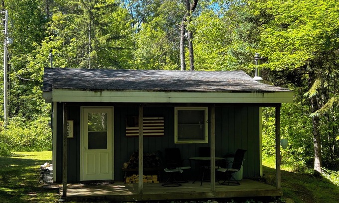 Athelstane Cabina | Rustic cabin near recreational, ATV and fishermans dream.