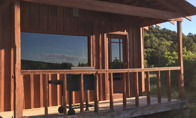 Redvale Cabina | ¡Acampar en una cabaña con tu propio estanque!