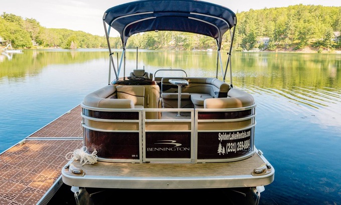 Mayfield Cabaña | Rustic Cabin on Arbutus Lake w/Pontoon Rental