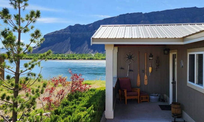 Beverly Casa | Rustic Cabin on the Columbia river.