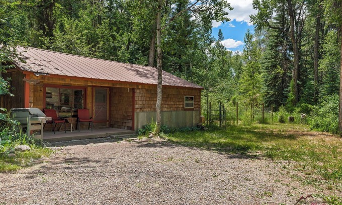 Historic Downtown Durango Cabina | Rustic Cabin on the Pine River, Pet-Friendly, Great Fishing