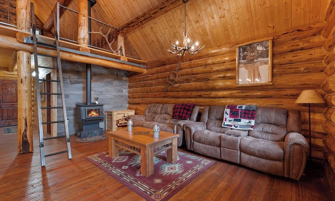 Columbia Falls Cabina | Rustic Cabin on Spoon Lake with Stunning Views
