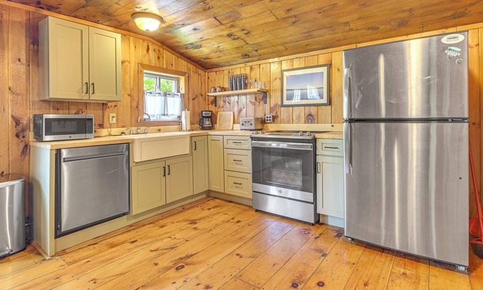 Rangeley Cabaña | Rustic Cabin Retreat on Rangeley Lake!