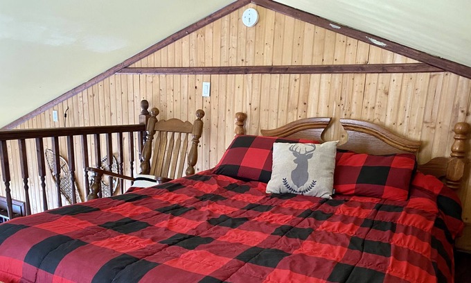 Saint-Colomban Apartamento | Mini loft estilo chalet rústico en el bosque