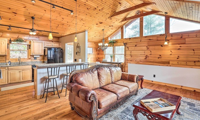 Canton Cabaña | Rustic Cabin w/ Mountain Views & Private Deck!