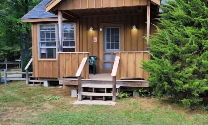 Wolfeboro Cabina | Rustic Cabin with access to Rust Pond - Main Cabin