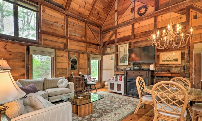 Pocasset Apartamento | Rustic Cape Cod Apt - 2 Blocks to the Beach!