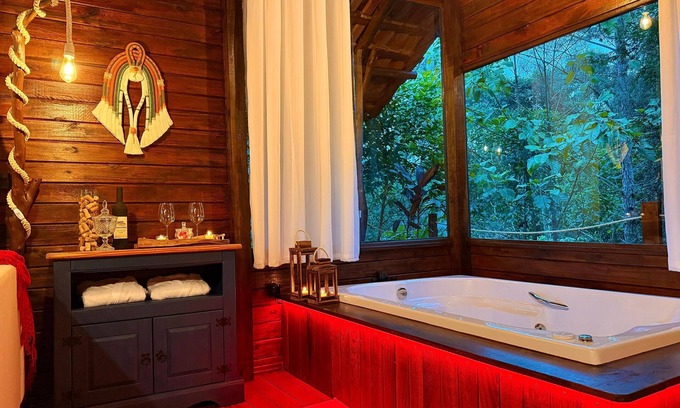 Camboriu Chalet De Esquí | Rustic chalet in the middle of the forest 14 km from Balneário Camboriú, super private.