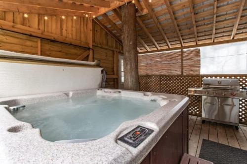 Baie-St-Paul Chalet De Esquí | Rustic chalet with VIEW and SPA