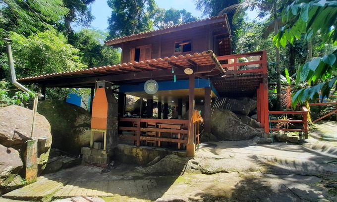 Mage Chalet De Esquí | Rustic Chalet within an Atlantic Forest.