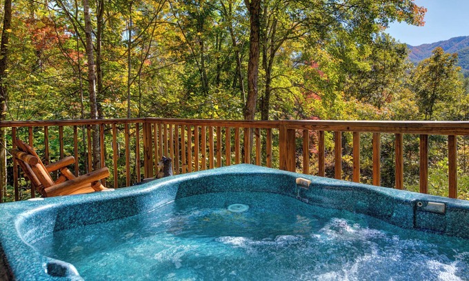 Gatlinburg - Pigeon Forge Cabina | Rustic Charm by Jackson Mountain Rentals