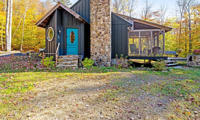 Newfane Cabina | Rustic-chic, dog-friendly cabin with fast WiFi, wood stoves, & great hiking