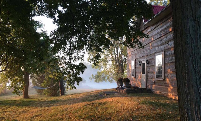 Adjala-Tosorontio Otro | Rustic-Chic Foxglove Farm just 1hr from Toronto