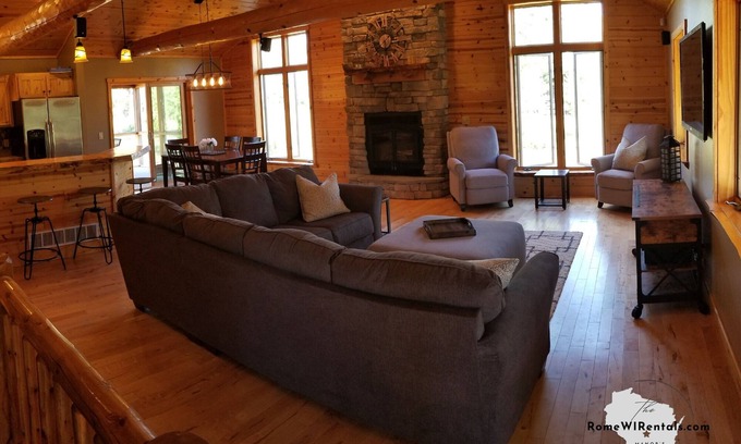 Nekoosa Casa | Rústico Chic Vacation Home Steps a Lake Camelot y Minutes to Sand Valley Golf!