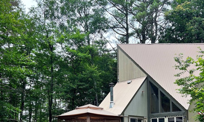 Center Conway Casa | Rustic Cottage in Conway, perfect for your getaway!