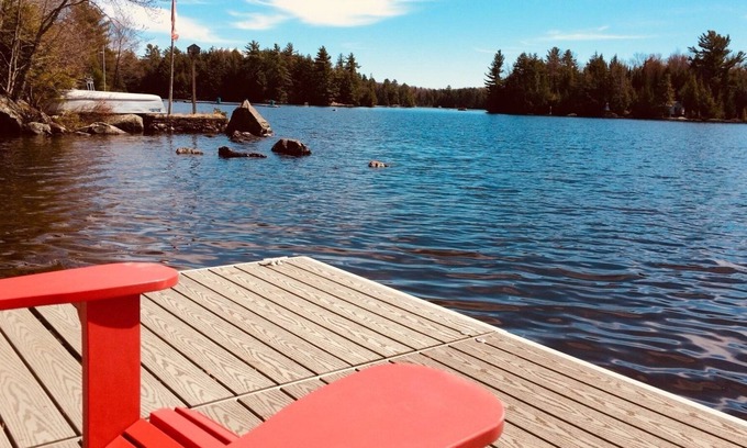 Bracebridge Cabaña | Rustic cottage on beautiful Wood Lake, perfect for families and couples