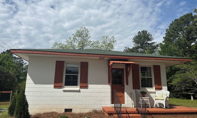 Columbia Cabaña | Rustic Country Cottage Near Lake Murray -Just 1 hour from The Masters!