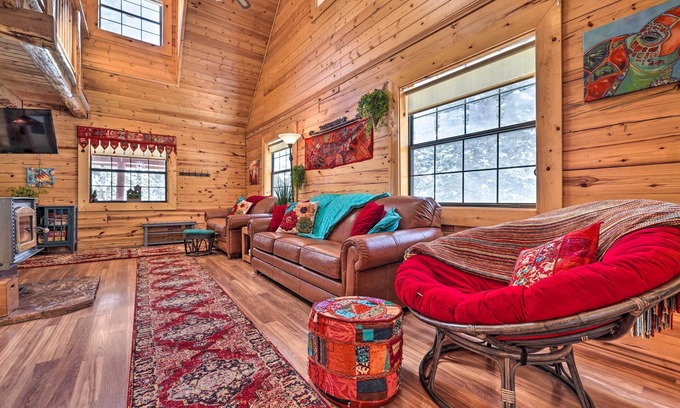 Meadow View Heights Cabina | Rustic Duck Creek Village Cabin w/ Fire Pit!