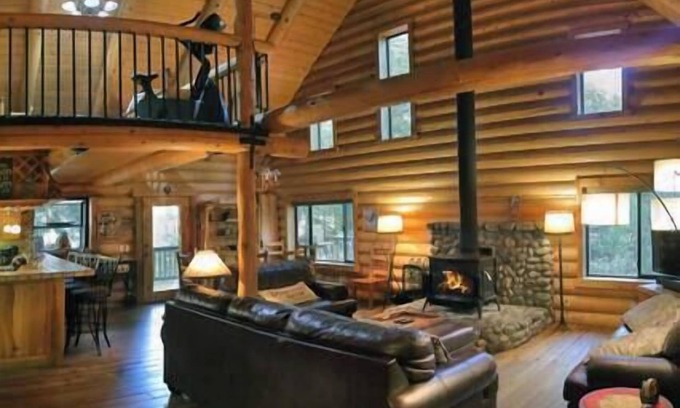 Idyllwild Casa | Eagles Nest - Stunning Log Cabin with Guest House