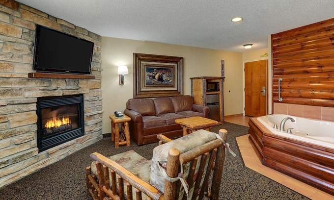 Galena Hotel | Rustic Elegance in Galena: Indoor Pool & Scenic Views | 2 Units
