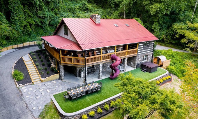 Weaverville Casa | Rustic Elegance, Theatre, Arcade, Sauna, and Mountain Views @ Beaver Cabin
