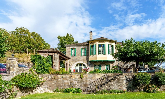 Tsepelovo Chalet De Esquí | Rustic Elegance With Stunning Views in the Heart of Zagori