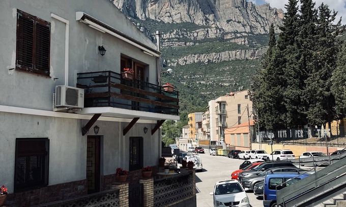 Monistrol de Montserrat Apartamento | Piso rústico, amplio y al lado de la montaña de Montserrat