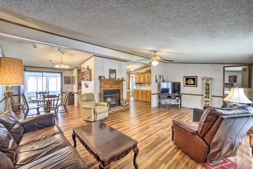 Sugar Grove Casa | Rustic Family Home and Acreage about 20 Mi Hocking Hills