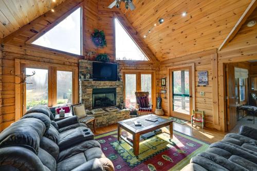 Fancy Gap Casa | Rustic Fancy Gap Cabin with Blue Ridge Parkway Views