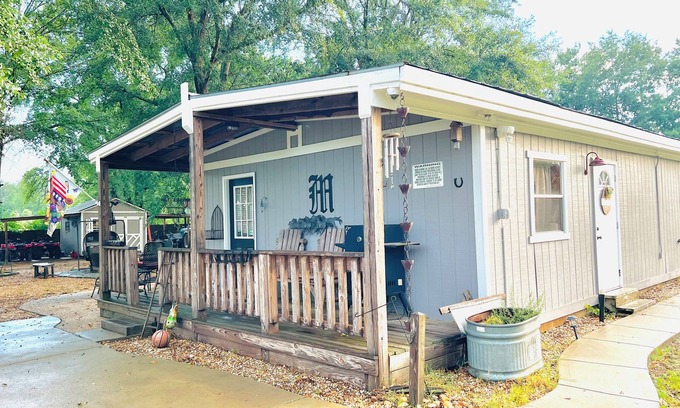 Phenix City Casa | Rustic Farm cottage with firepit-horses, goats and fresh eggs every morning.