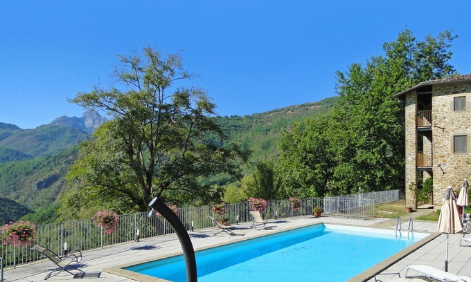 Castelnuovo di Garfagnana Otro | Casa de campo rústica, piscina privada de 5 dormitorios, a pie de restaurante, vistas a la montaña!