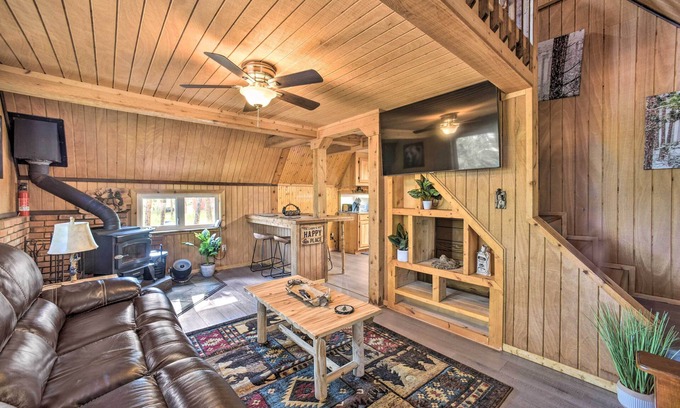 Florissant Cabina | Rustic Florissant A-Frame w/ Spacious Deck!
