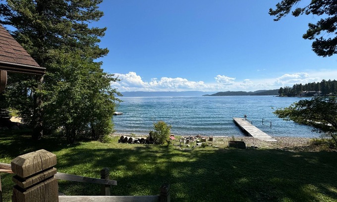 Lakeside Cabina | Rustic, Fully Furnished 2 Bedroom Lakefront Cabin w/ Stunning Views in Lakeside