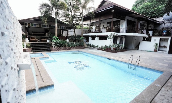 Silang Complejo | Rustic getaway near Tagaytay City with Pool