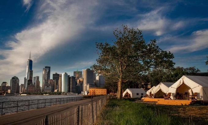 Manhattan Cabina | Rustic Glamping w/ Michelin Restaurant & NYC Views