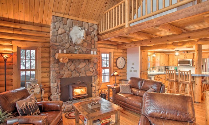 Coeur d'Alene Cabina | Rustic Gotham Bay Cabin on Lake Coeur d'Alene