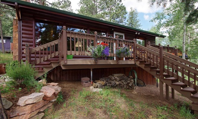 Green Mountain Falls Cabina | Cabaña rústica histórica de montaña por Pikes Peak