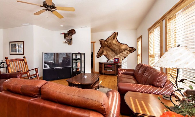 Glenwood Springs Casa | Rustic home on cattle ranch, near Glenwood Springs