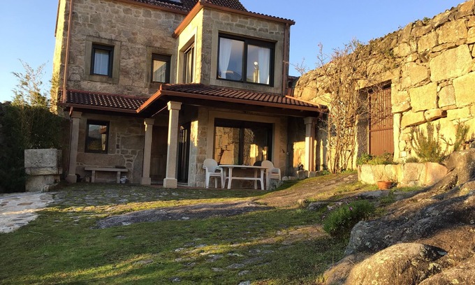 Carnota Casa | Vivienda rústica con finca a 250 metros de playa