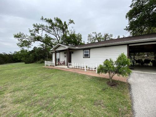 San Marcos Casa | Rustic Ideal Cottage with Private Garden and Fire Pit in San Marcos, Texas