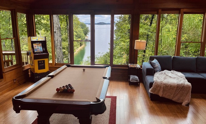 Sevierville Cabina | Rustic Lakefront Cabin near Smokies w/ Hot Tub, Firepit, Pool Table + Views!