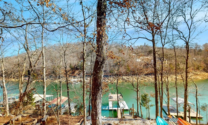 Flat Hollow Marina Cabina | Rustic lakefront retreat with a hot tub, double-deck dock, firepit, grill & deck